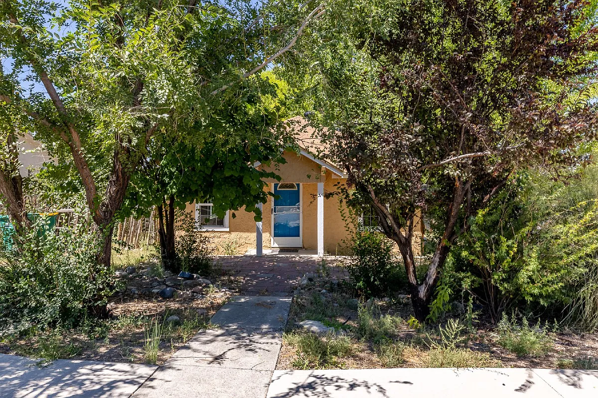 Building Photo - 415 Bunker Ave