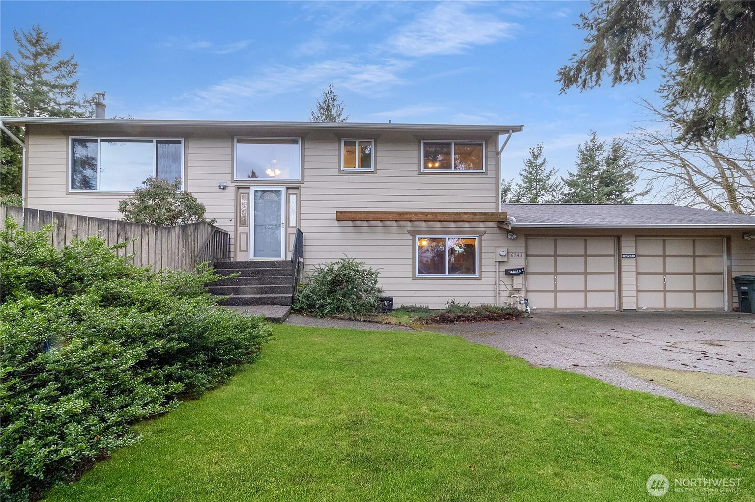 6743 La Bello Drive photo 1