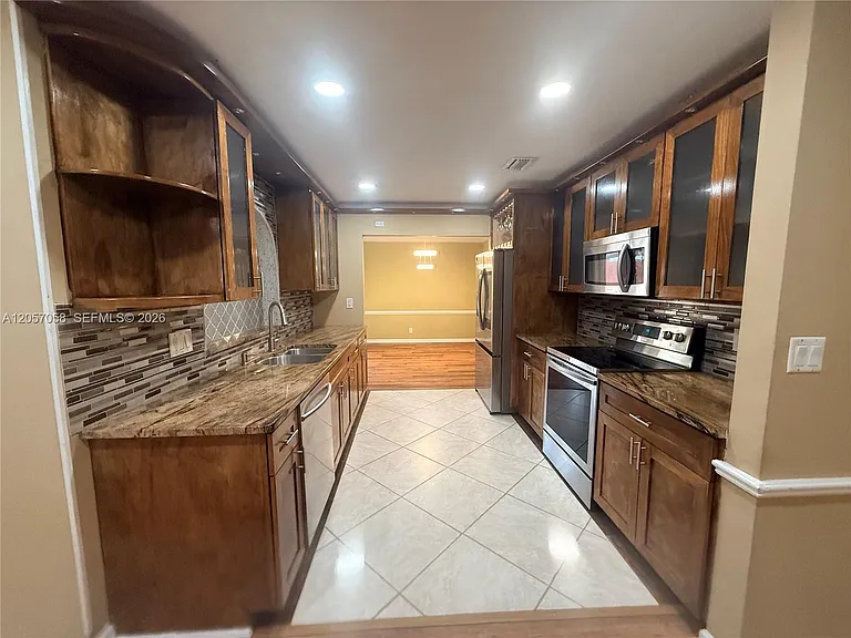 4120 NW 78th Ln — Photo 3