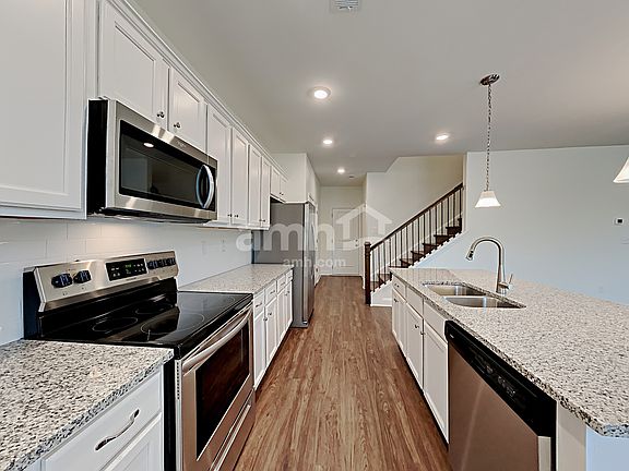 4th image of 419 Levon Ct