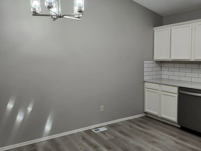 3360 N Governeour Cir — Photo 4