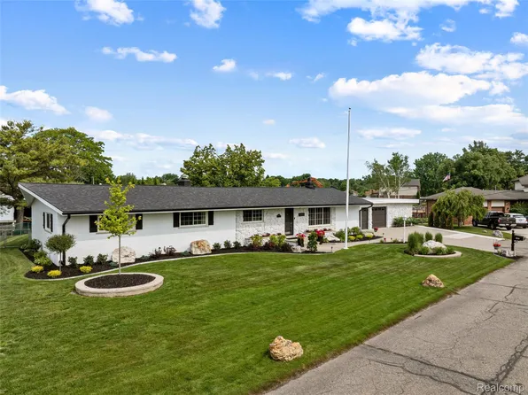 49775 Keycove St, Chesterfield, MI 48047