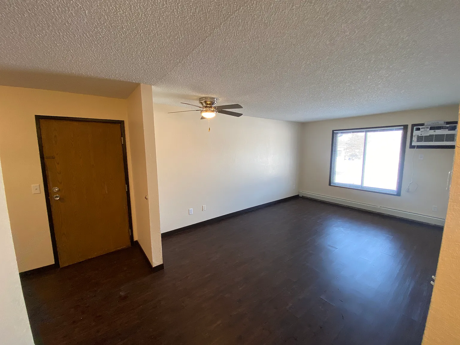 2 bed, 850 sqft, $995 — Photo 2