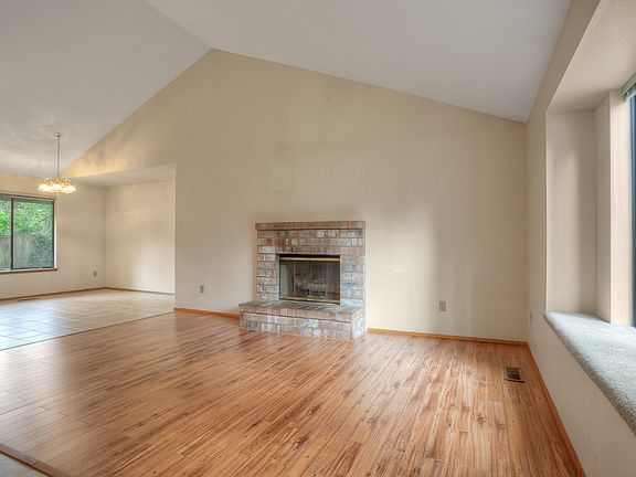 2nd image of 3015 College St SE
