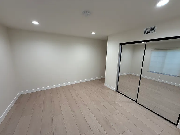 8841 Shoshone Ave — Photo 5