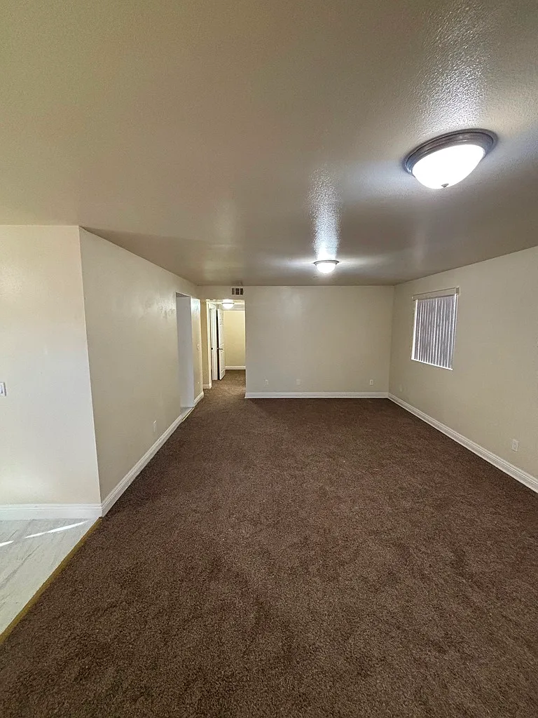 5 bed, 1753 sqft, $4,200 — Photo 2