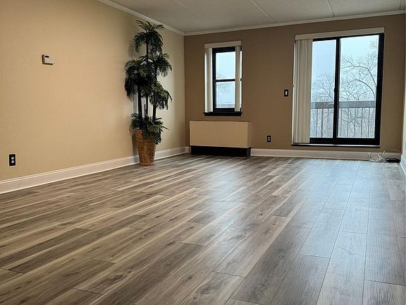 3rd image of 1376 Midland Ave APT 811