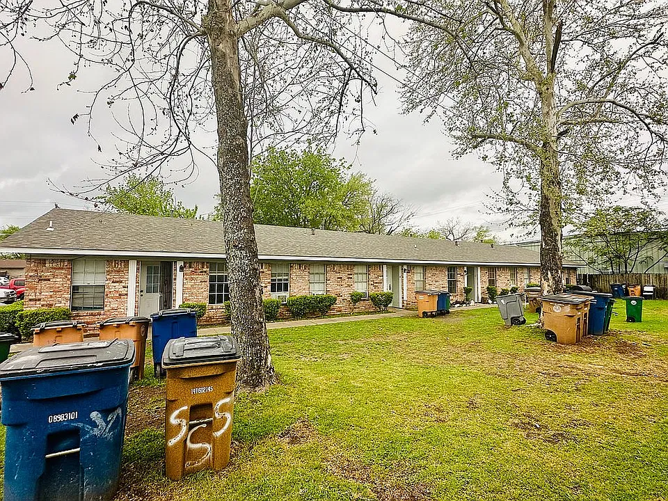 One story fourplex