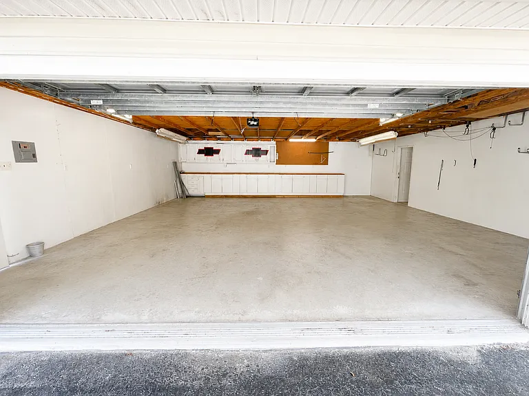 14244 Mulkerin Dr — Photo 37