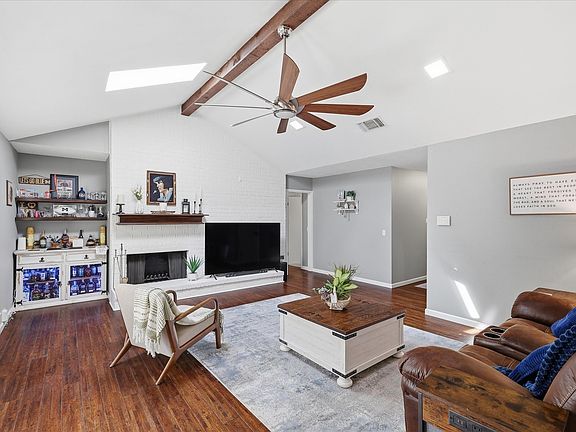 4th image of 1003 Almond Ct