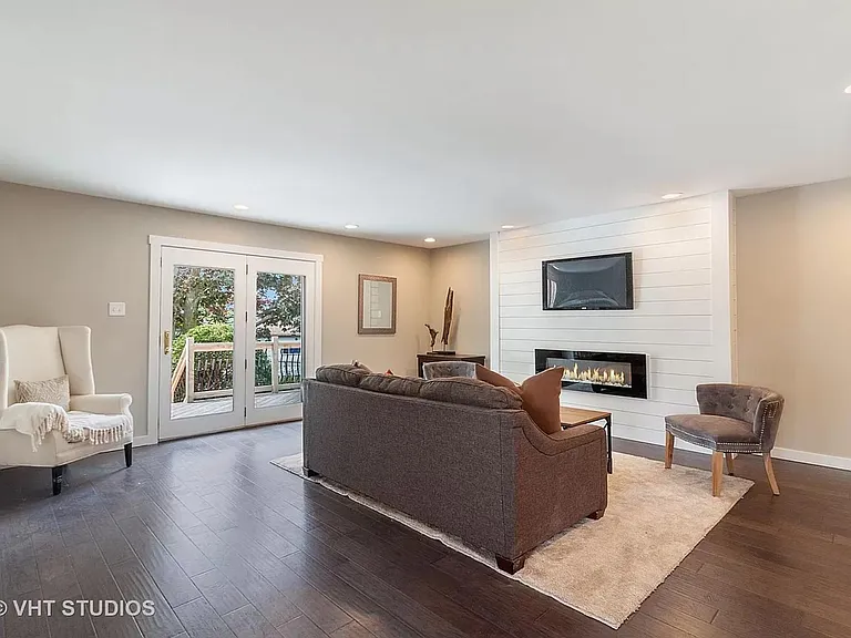 536 Ledochowski St — Photo 5