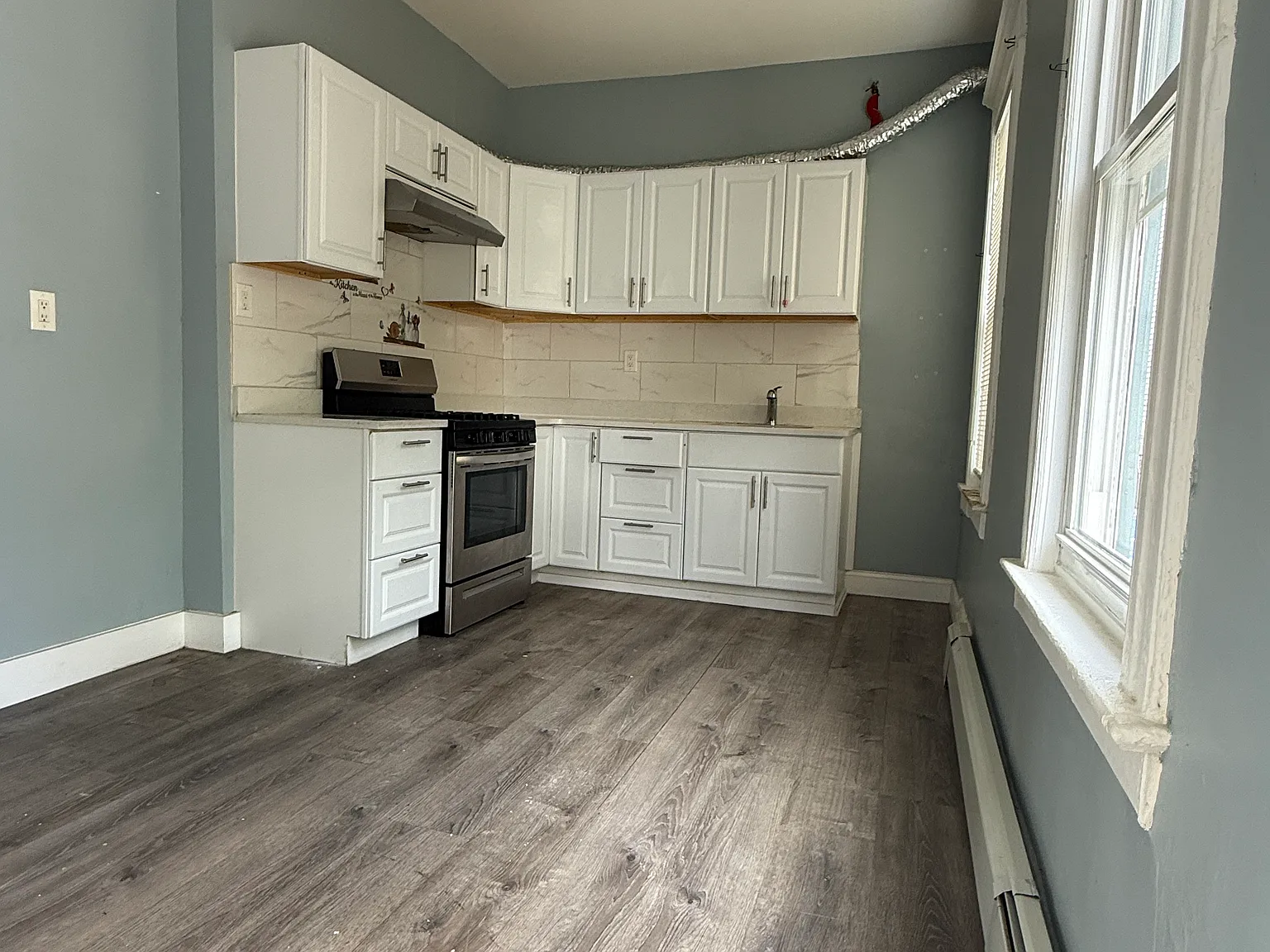3 bed, $1,900 — Photo 3