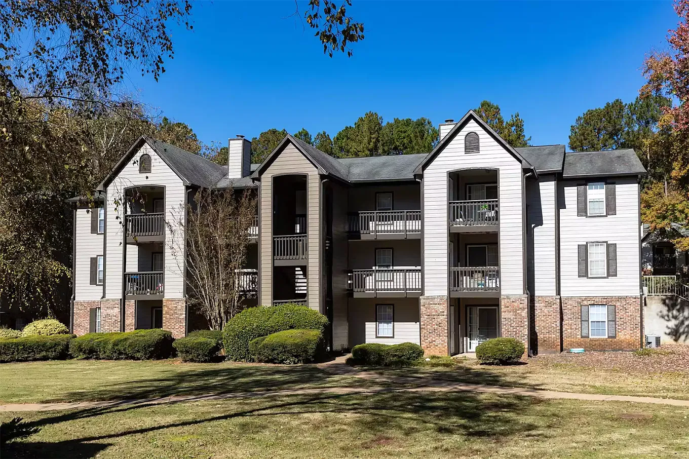 Laurel Crossing — Photo 1