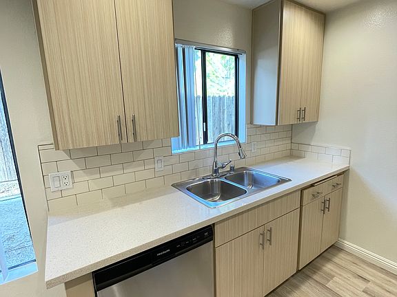 3rd image of 1049 Winchester Ave #7becb2972