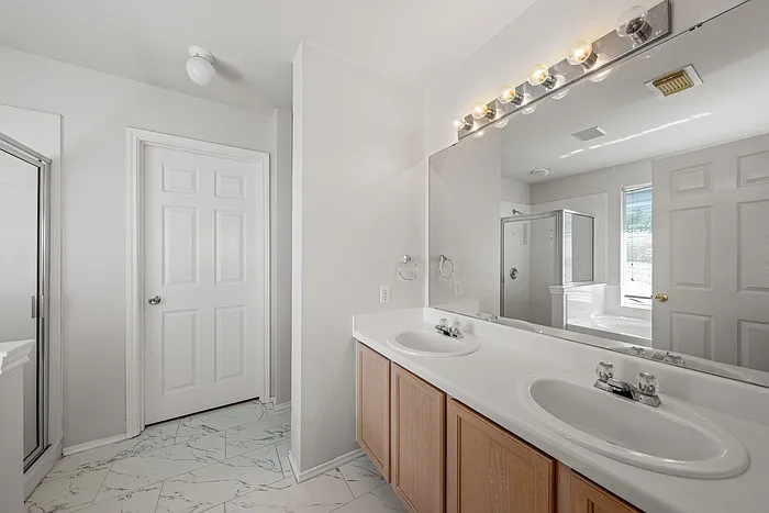 14716 Lantern Dr — Photo 16