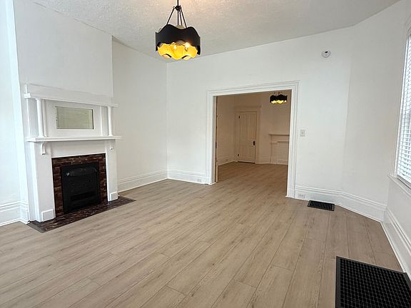 3rd image of 1909 Pine St