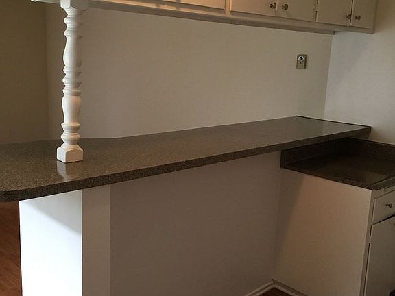 4th image of 8741 Owensmouth Ave #4