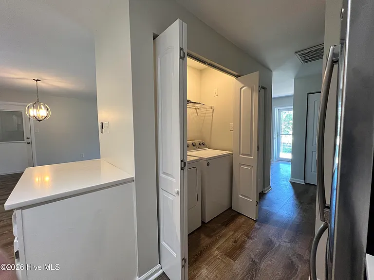 1093 Harbor Dr SW — Photo 6