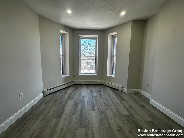 90 Hammond St #4 — Photo 2