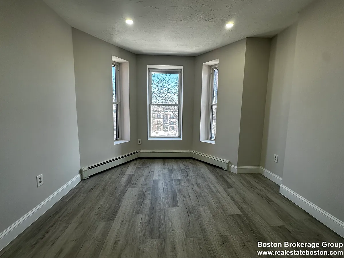 Building Photo - 90 Hammond St #4