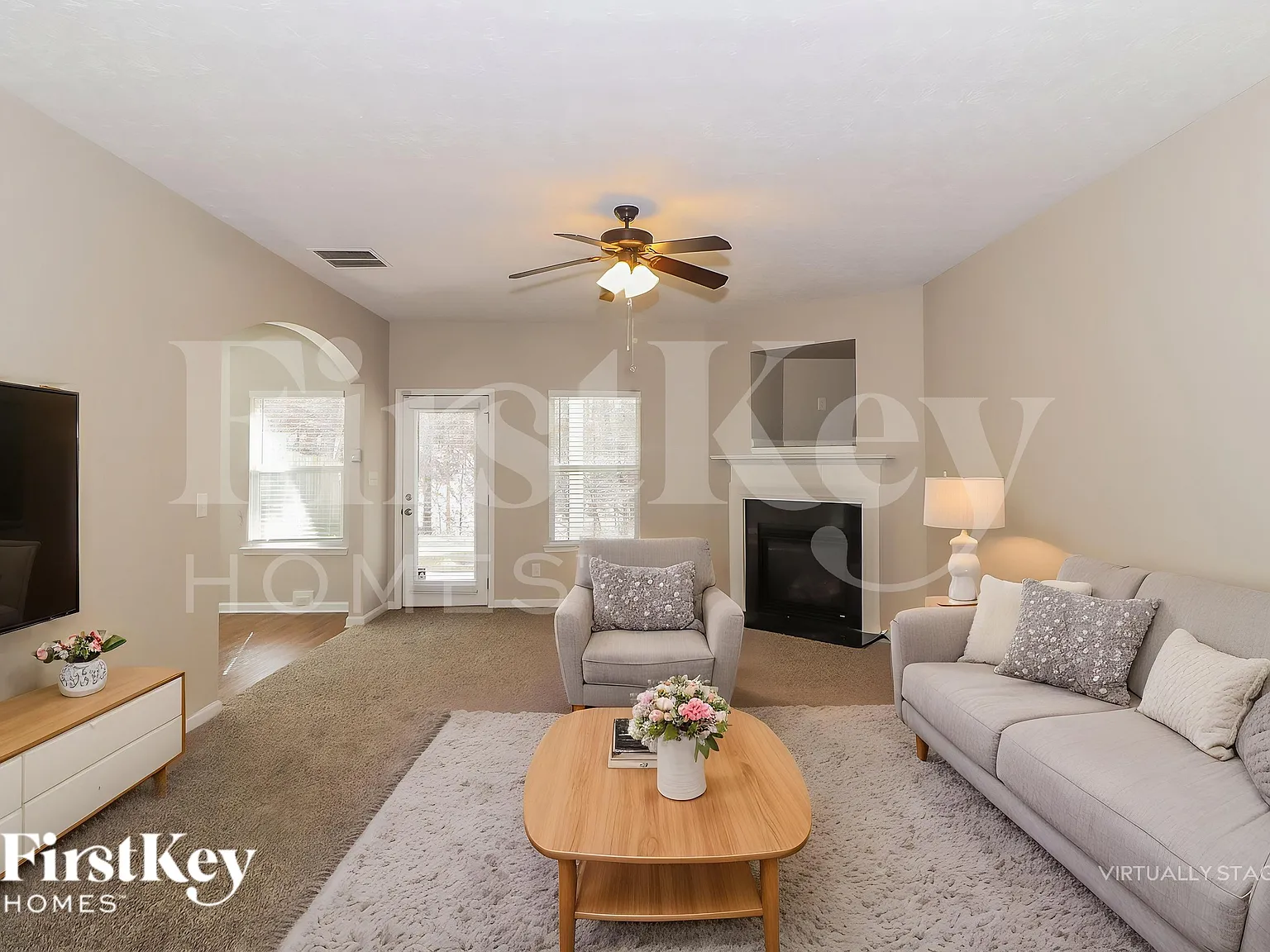 4 bed, 2.5 bath, 2426 sqft, $2,565 — Photo 4