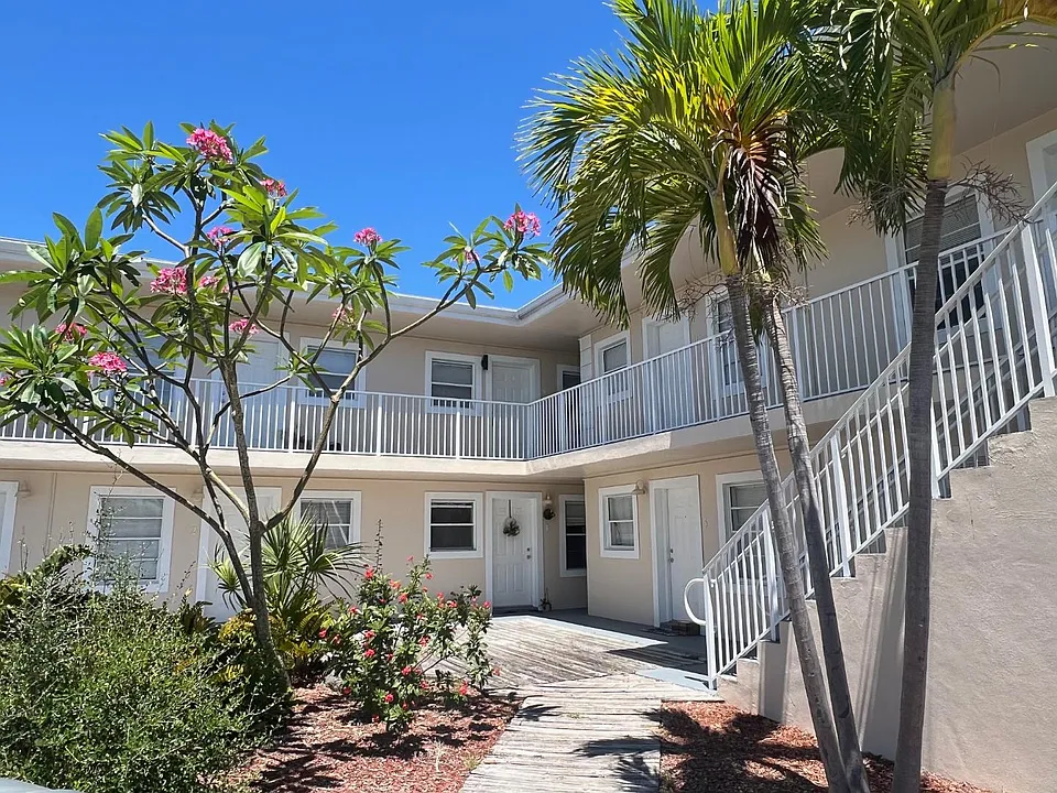 1328 S Patrick Dr #11