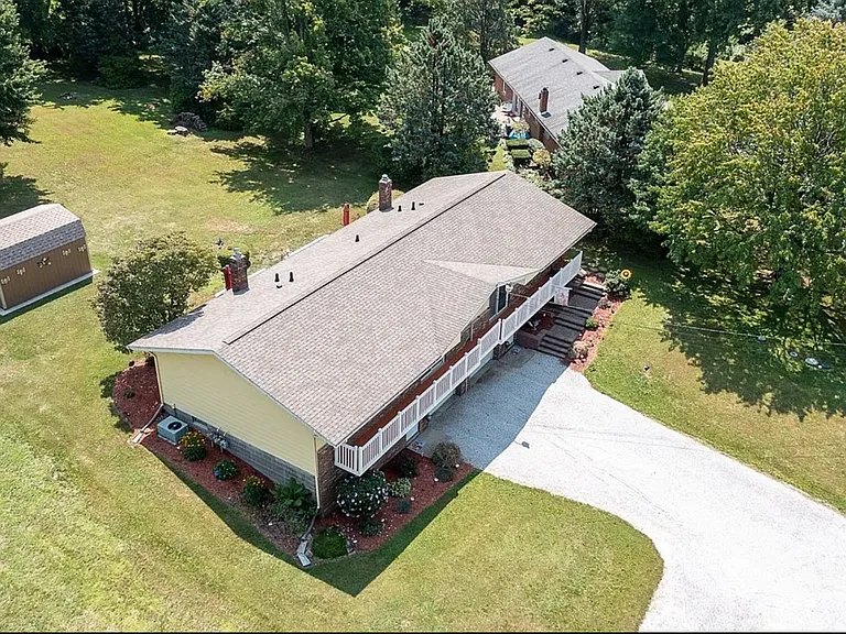 4579 Provens Dr — Photo 2