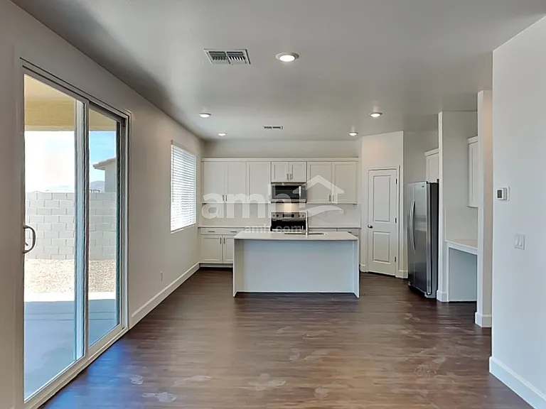 17109 W Lawrence Ln — Photo 5