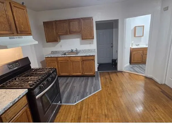472 Park Ave APT 5, Worcester, MA 01610