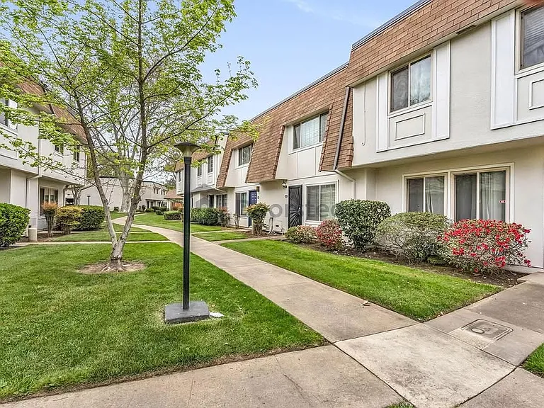 8809 Salmon Falls Dr #C — Photo 2
