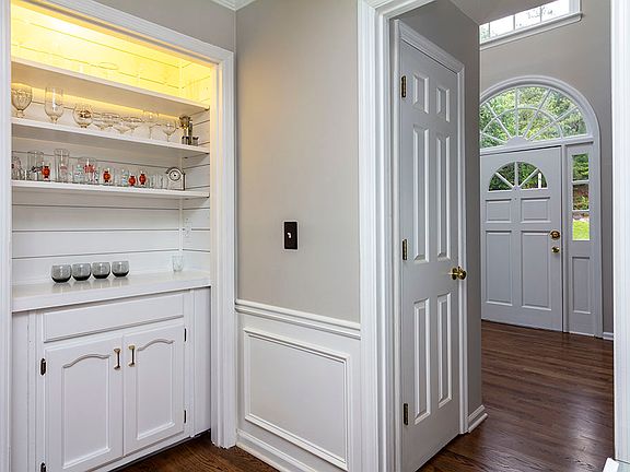 5th image of 310 Susie Ct