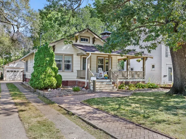 2123 38th St, Des Moines, IA 50310