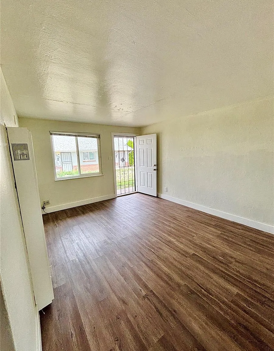 1 bed, 1.0 bath, 500 sqft, $999 — Photo 3