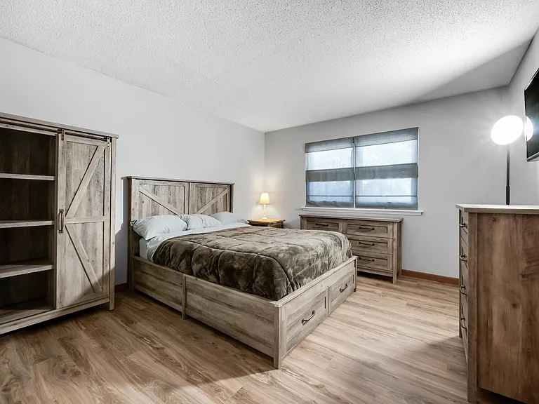 1301 Twin Circle Dr — Photo 16