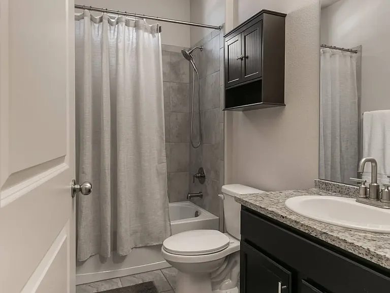 2605 Houser Ave SE — Photo 23
