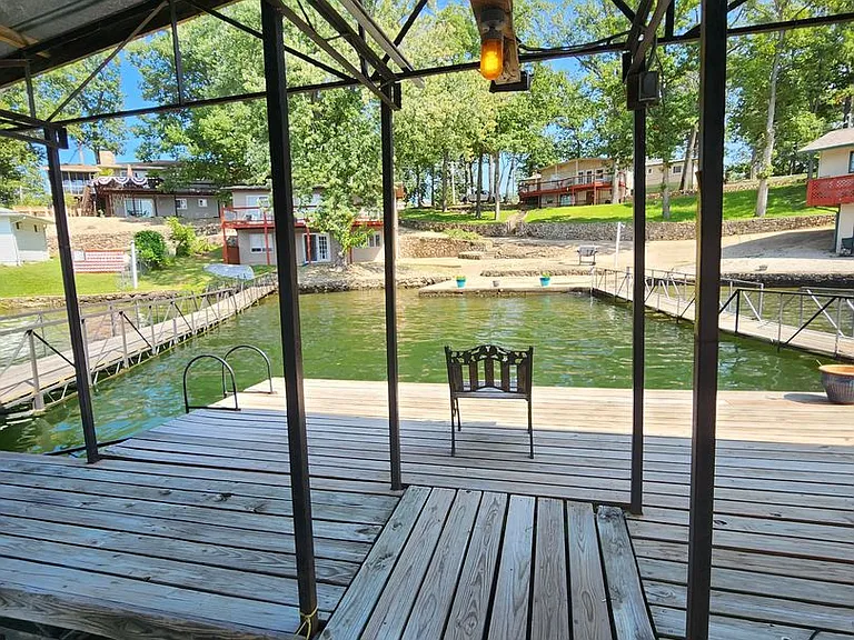 915 Shawnee Ct — Photo 18