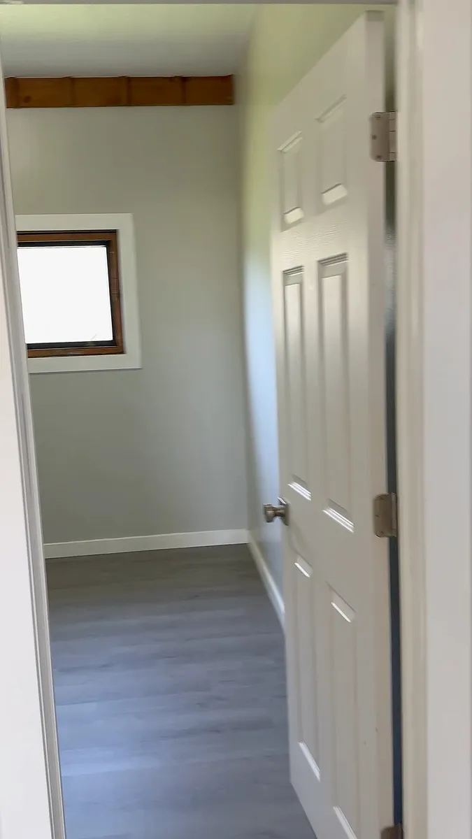 Building Photo - 106 E Park Ln #108