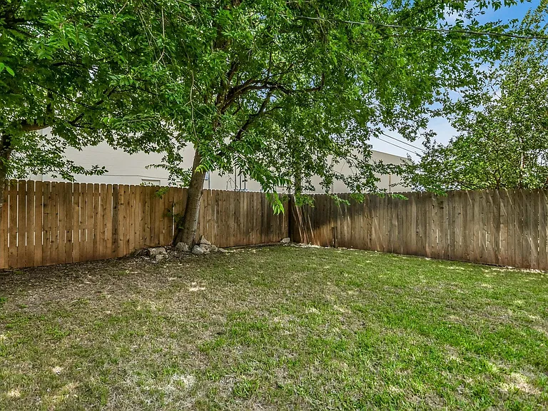 803 Valley View Dr #B — Photo 18