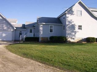 20344 Hoover Rd, Sterling, IL 61081