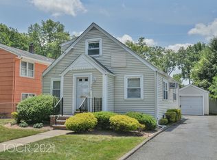 196 River Edge Rd, Bergenfield, NJ 07621