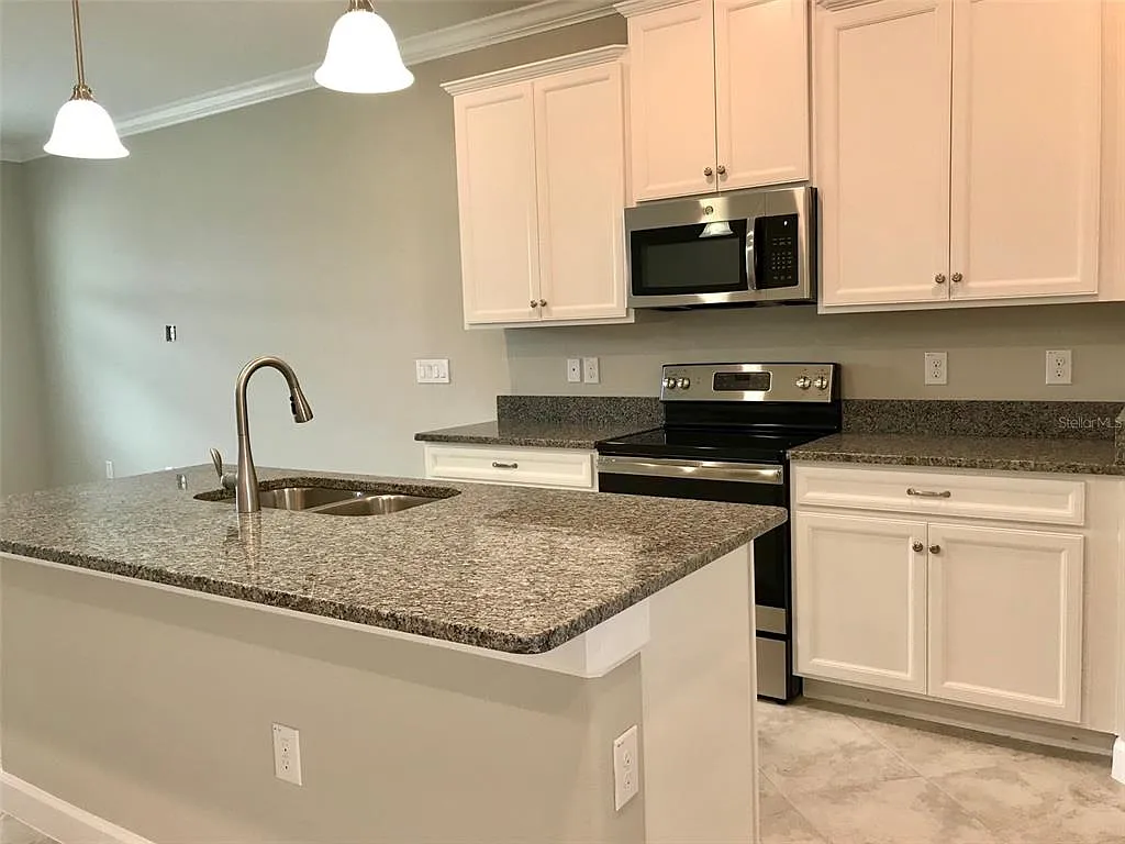 3 bed, 2.5 bath, 1632 sqft, $2,500 — Photo 3