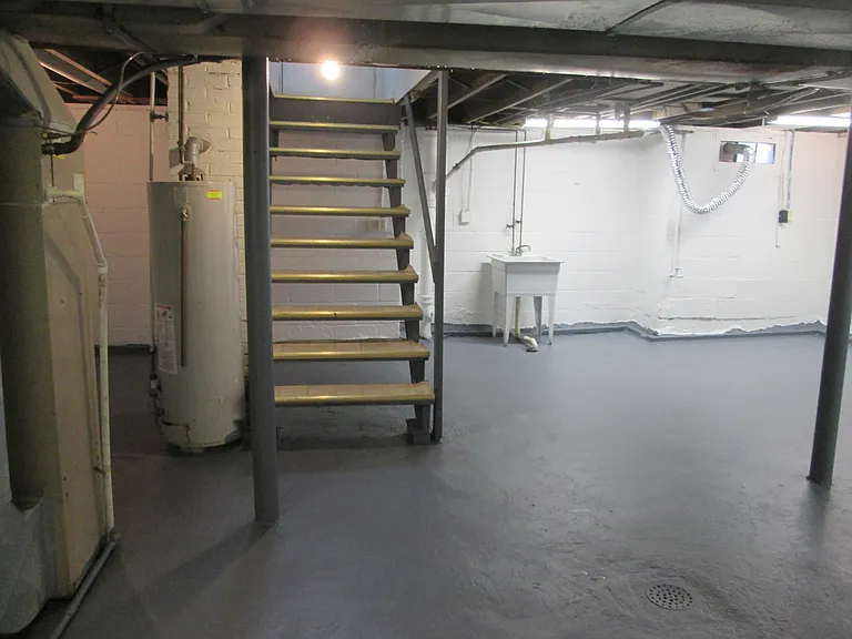 848 Lawrence Ave — Photo 16