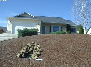 320 N Summerwood St, Roseburg, OR