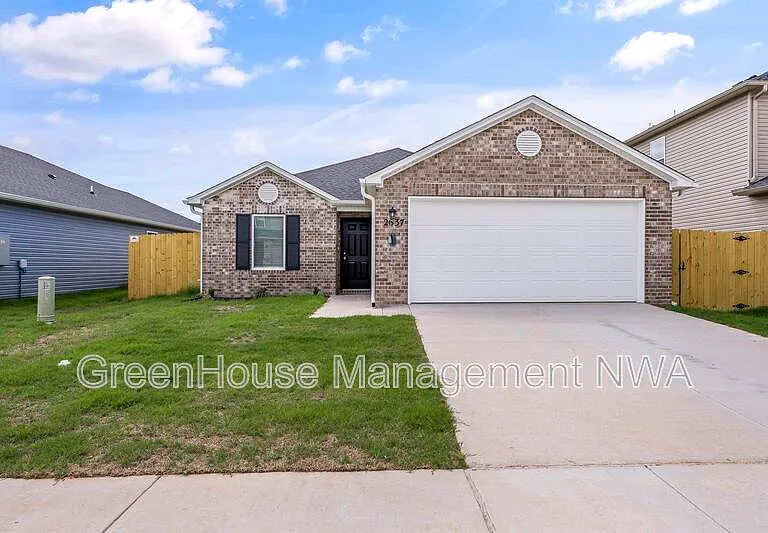 2637 E Gila Way — Photo 1