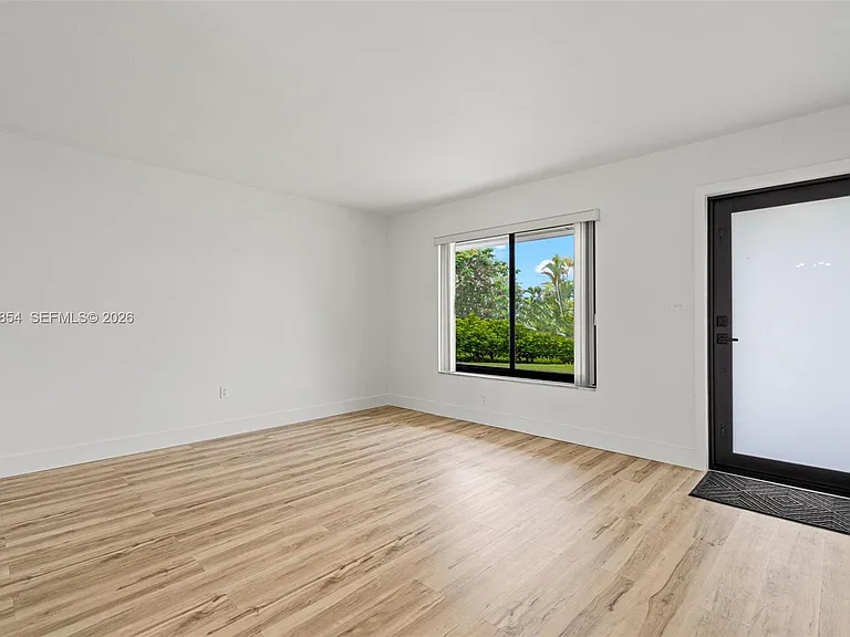 5110 SW 106th Ave — Photo 8