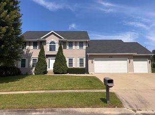 2706 Country Meadow Ln, Cedar Falls, IA 50613
