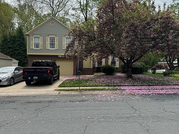 3rd image of 203 Autumn Chase Dr