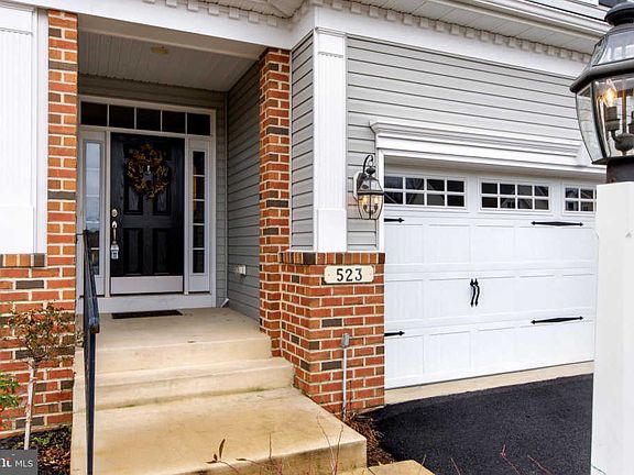 3rd image of 523 Donner Way