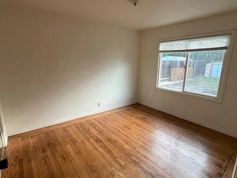 17 Callery Ct — Photo 8