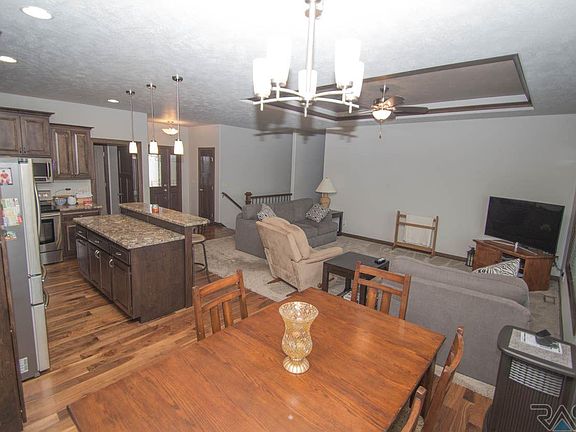 4th image of 108 W Opal Ln